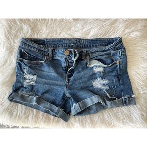Cute Ripped blue jeans shorts!